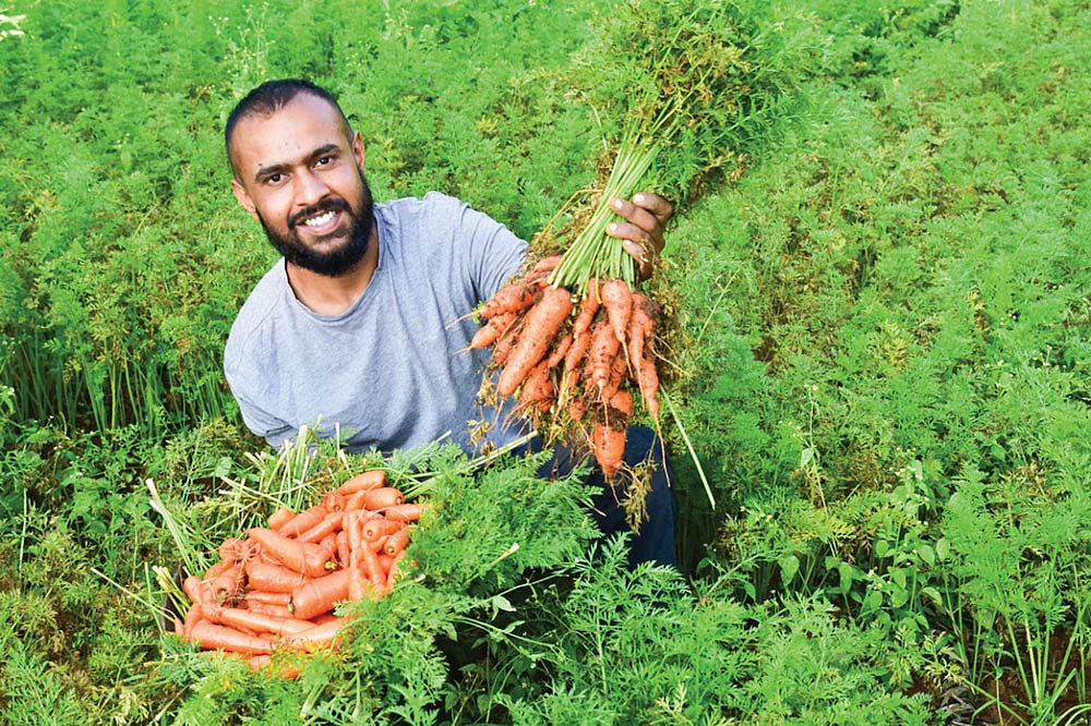 வயலில் முகேஷ் சேகரன்