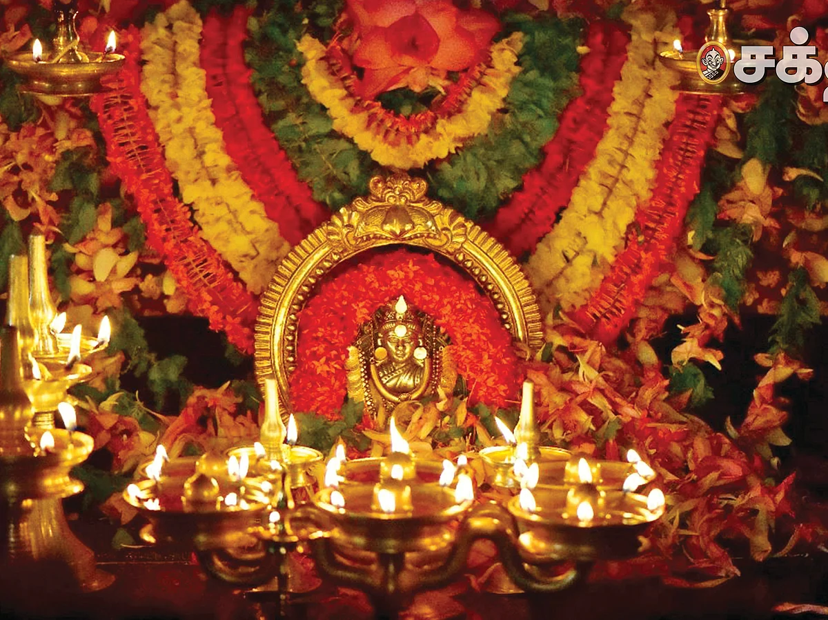 அம்மனாக வணங்கப்படும் புனிதத் துளை!