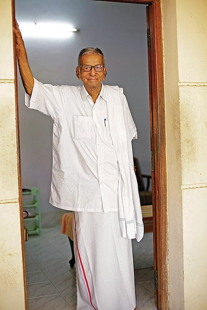“அடைவதற்கு பொன்னுலகம் காத்திருக்கிறது!”