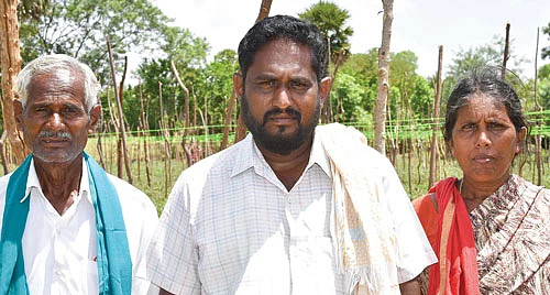 வைத்தியலிங்கம் அவரது மகன் மற்றும் மனைவி