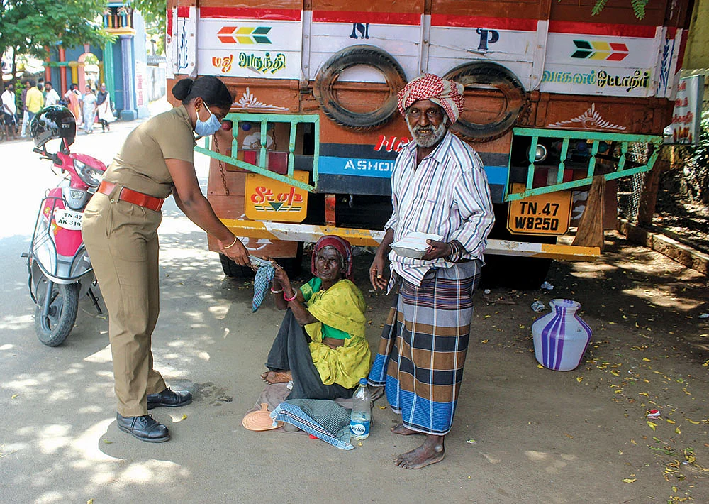 ஆதரவற்றவர்களின் பசியாற்றும் அன்னபூரணிகள்!