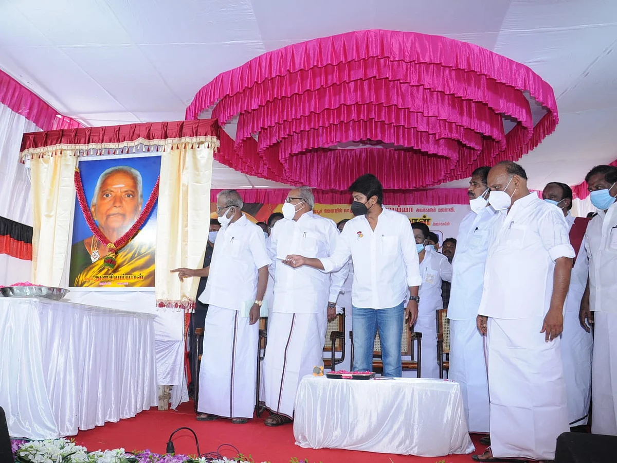 தஞ்சாவூர் : உதயநிதி ஸ்டாலின் வருகையால் உற்சாமடைந்த எம்.எல்.ஏ; ஏமாற்றமடைந்த தொண்டர்கள்!
