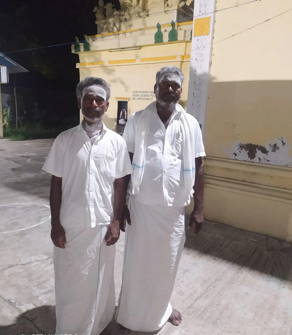 முகநூல் பதிவில் பேசியிருந்த இருவர்.