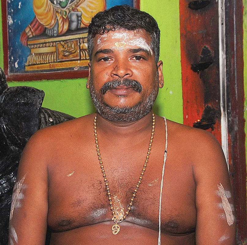 மேல்சாந்தி மகேஷ் போற்றி