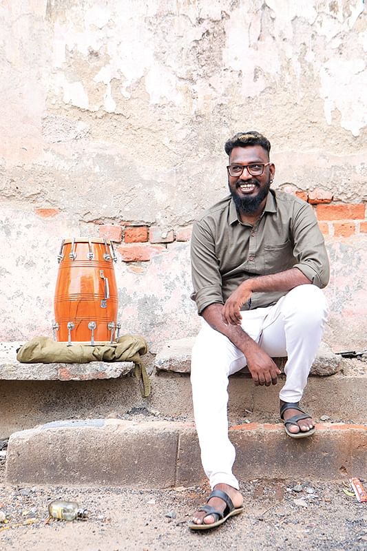 “மனுஷன் செத்தா மண்ணு, மனசு மட்டும்தான் பொன்னு!”