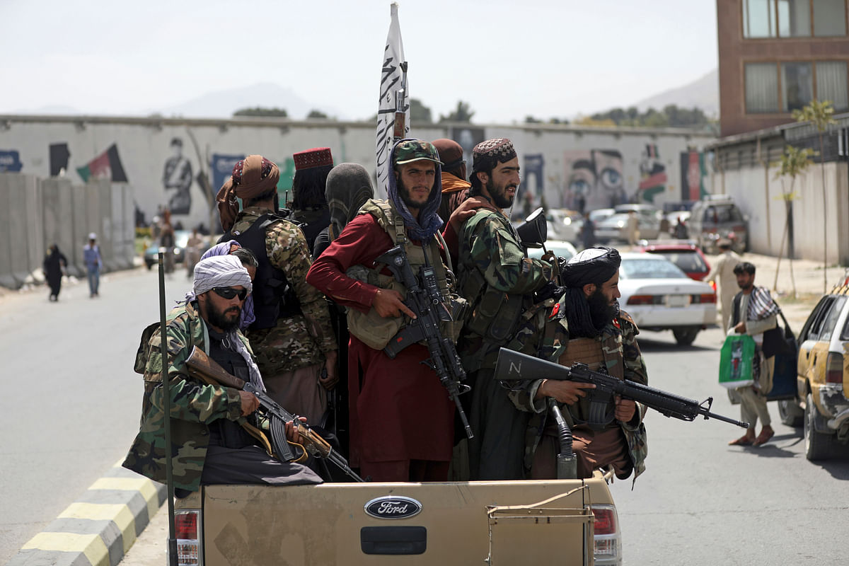 தாலிபன் | Taliban fighters patrol in Kabul, Afghanistan