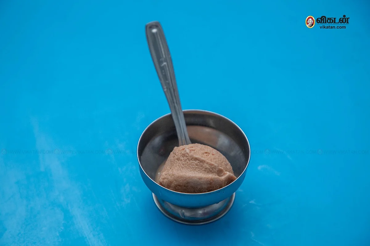 மைக்கேல் அண்டு சன்ஸ் ஐஸ்கிரீம் கடை