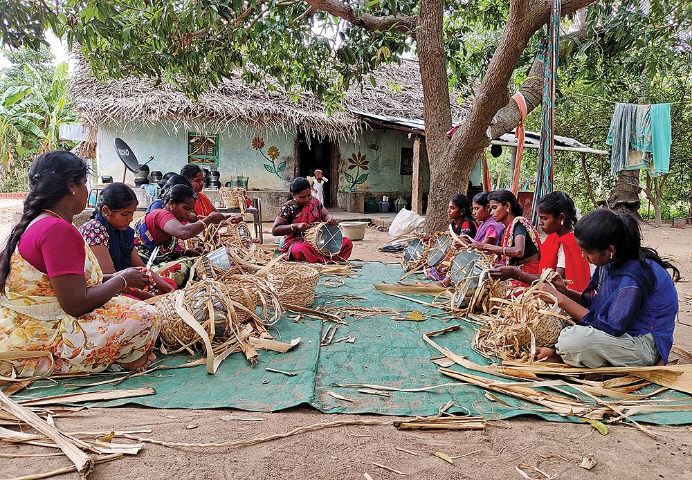வாழைநார்தான் வாழவைக்குது! - அசத்தும் சுய உதவிக்குழுப் பெண்கள்