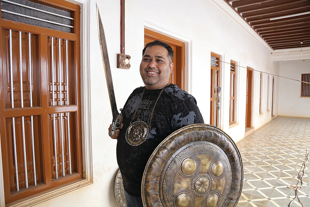சி.வி.குமார்
