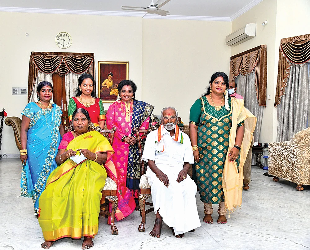 “அப்பாவின் பாசத்தையும் அம்மாவிடமிருந்துதான் பெற்றேன்!”