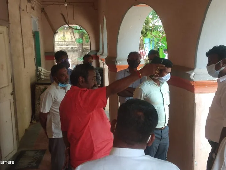 தஞ்சாவூர்: டாஸ்மாக் கடைக்கு சீல்; அதிகாரிகளை மிரட்டிய முன்னாள் திமுக கவுன்சிலர் மீது வழக்கு பதிவு