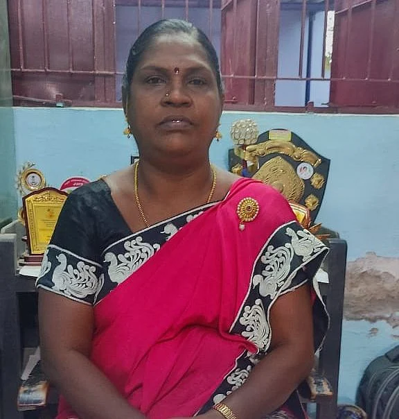ஆசிரியர் ஆஷா தேவி
