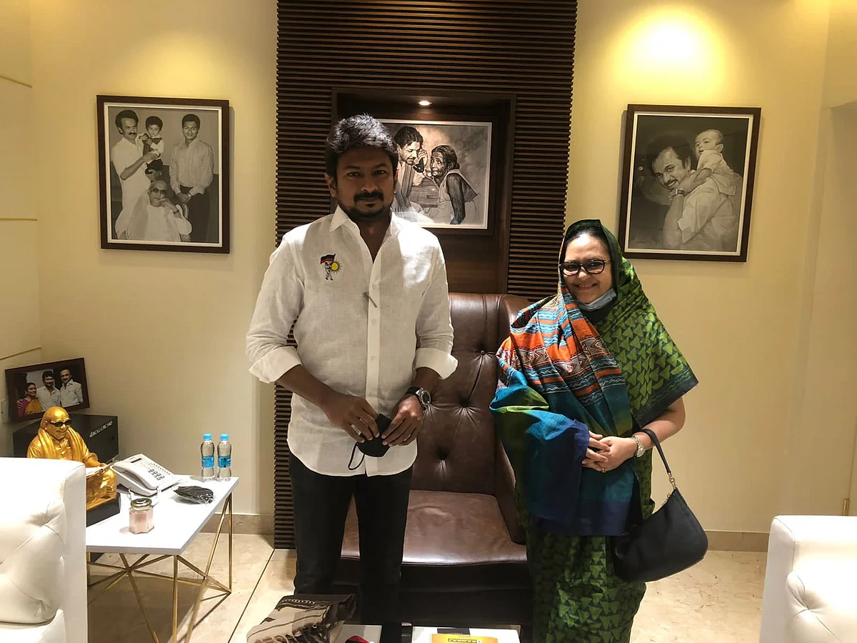 `கலைஞர் குடும்பத்துல பலரும் எனக்குப் பழக்கம்; அதனால..!' - உதயநிதியுடன் சந்திப்பு பற்றி கமீலா நாசர்