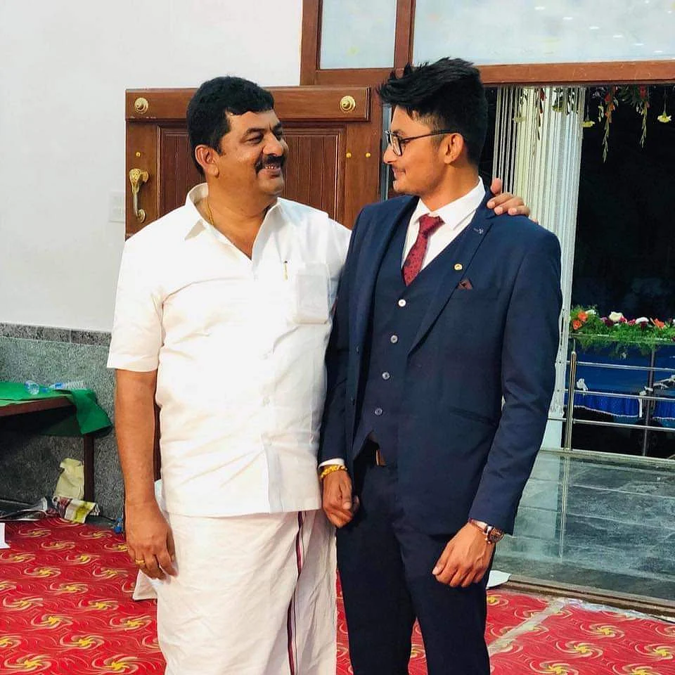 ஒசூர் எம்.எல்.ஏ பிரகாஷ் , மகன் கருணாசாகர்