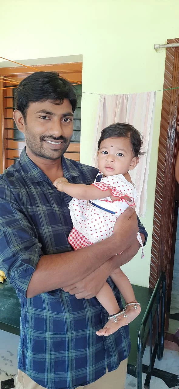 தந்தை ஜெகதீஷுடன் பாரதி