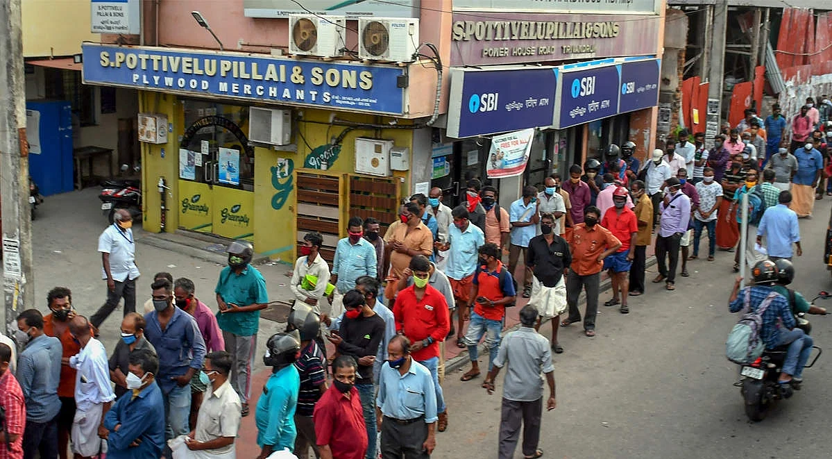 மதுக்கடைகளில் கூட்டம்
