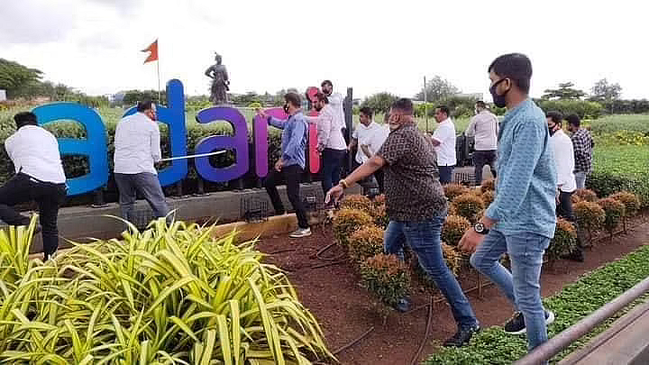 அகற்றப்படும் பெயர் அகற்றப்படுகிறது