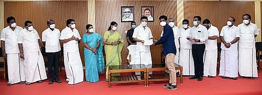 துப்பாக்கிச்சூட்டில் உயிரிழந்தவர்களின் குடும்ப உறுப்பினருக்கு வழங்கப்பட்ட பணி நியமன ஆணை