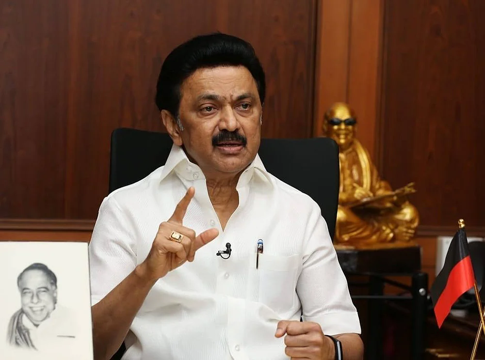 பதவி பறிக்கப்படும்! - தி.மு.க எச்சரிக்கை; விலைபோய்விடக் கூடாது - அ.தி.மு.க உஷார்