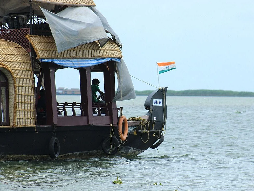 சுற்றுலா தடையால் ரூ.35,000 கோடி வருமானம் இழப்பு - வாழ்விழந்த மக்கள், தள்ளாடும் கேரள பொருளாதாரம்!