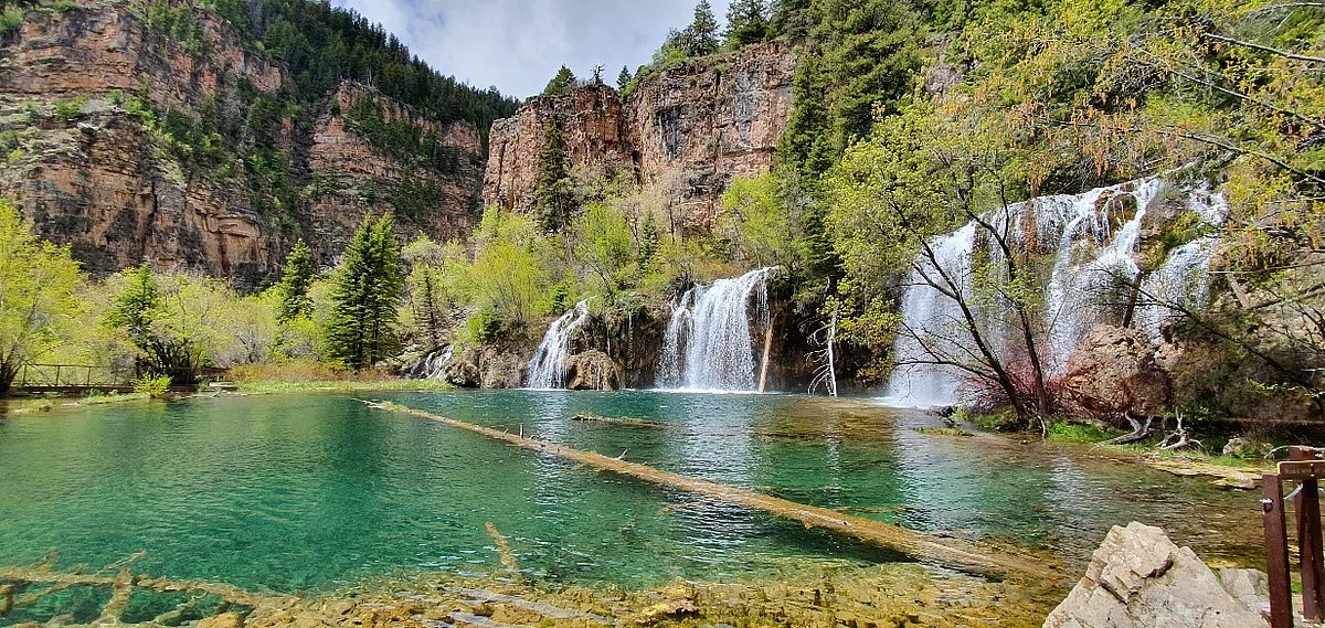 One view of hanging Lake – Located 1000 Meters above the foothills, on top of a mountain