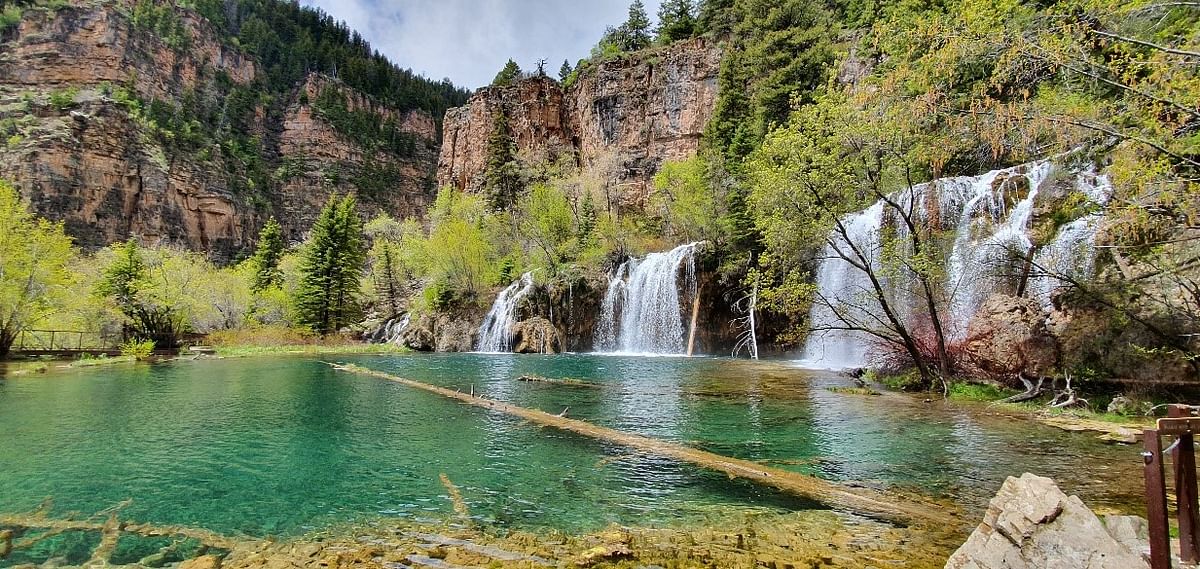 One view of hanging Lake – Located 1000 Meters above the foothills, on top of a mountain