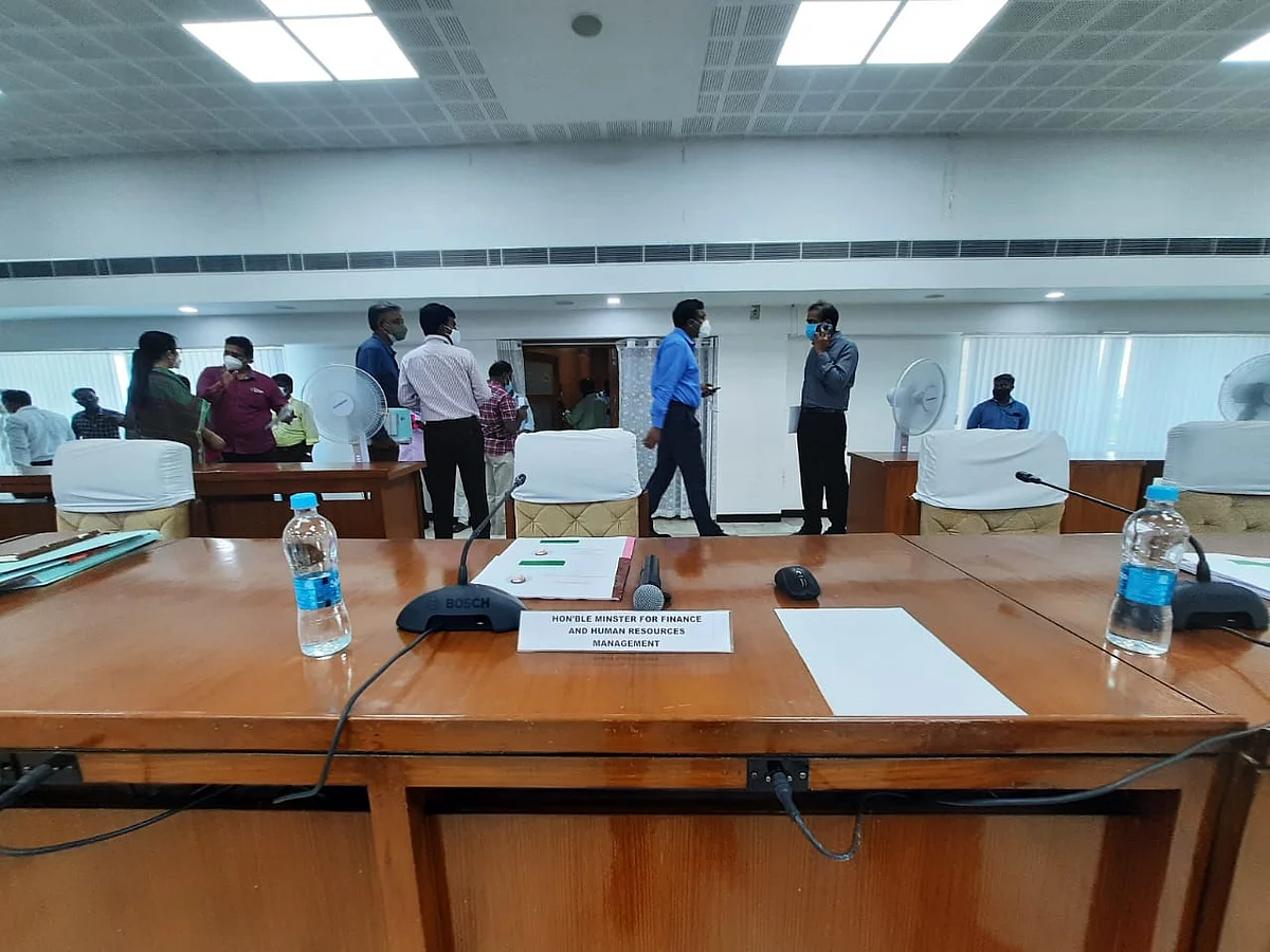 பத்திரிகையாளர் சந்திப்புக்கு தயாராகும் நாமக்கல் கவிஞர் மாளிகை