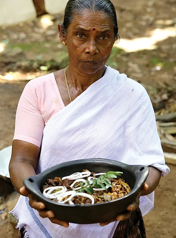 கூலி வேலை டு யூடியூப் பிரபலம்! - சமையலில் அசத்தும் கேரளத்து ஓமனா