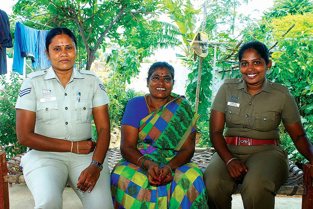 ஆதரவற்றவர்களின் பசியாற்றும் அன்னபூரணிகள்!