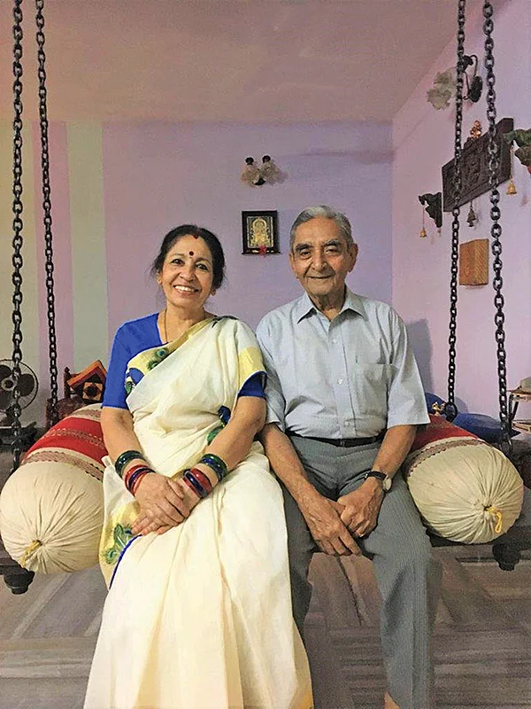 எனக்கு வழிகாட்டி அருள்வது மூவர்