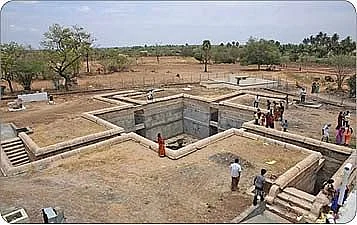 ஸ்வஸ்திக் வடிவ திருக்குளம்