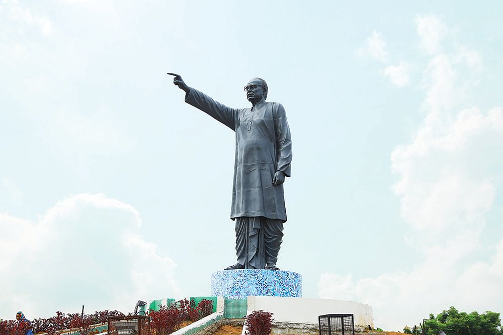 பிஜு பட்நாயக் சிலை - புவனேஸ்வர்