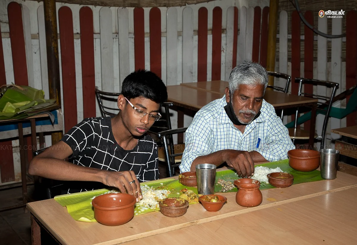 வாடிக்கையாளர்கள் - செல்லம்மாள் மெஸ் - மண் பானைச் சமையல்