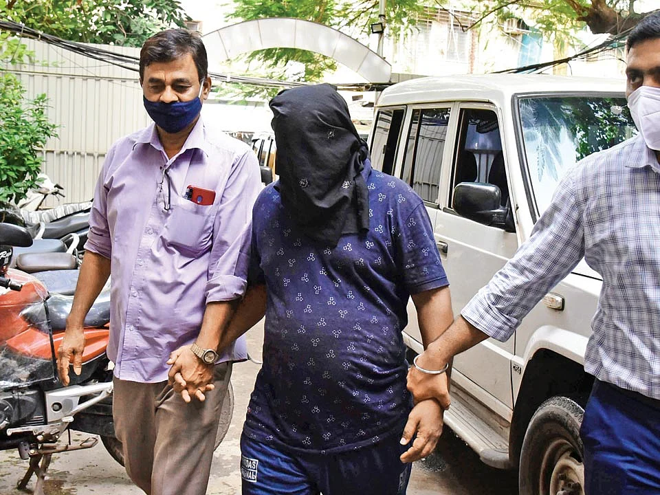 `கர்நாடகா சிறை... மும்பை பில்டர்களுக்கு மிரட்டல்; உதவிய பெண் தாதா! - சிக்கிய பிரபல ரெளடி