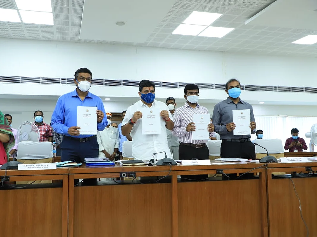 `வெள்ளை அறிக்கை' - அதிமுக ஆட்சியின் ஆவணப்படமா, திமுக ஆட்சியின் வரி வசூலுக்கான ட்ரெய்லரா?