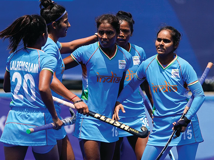 இந்திய ஹாக்கி வீராங்கனைகளுக்கு வீடு கட்ட ₹11 லட்சம்; பதக்கம் வென்றால் கார்; அறிவித்த வைர வியாபாரி!