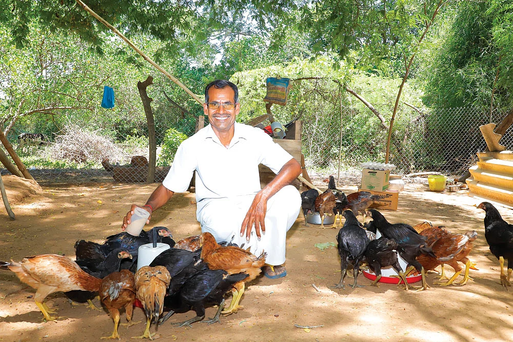 கோழிகளுடன் ஜெயராமன்