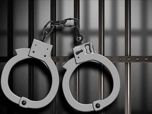 `பணத்தை டீக்கடையில் கொடுத்துடுங்க!’ - மின்வாரிய ஊழியரைப் பொறிவைத்துப் பிடித்த லஞ்ச ஒழிப்புத்துறை