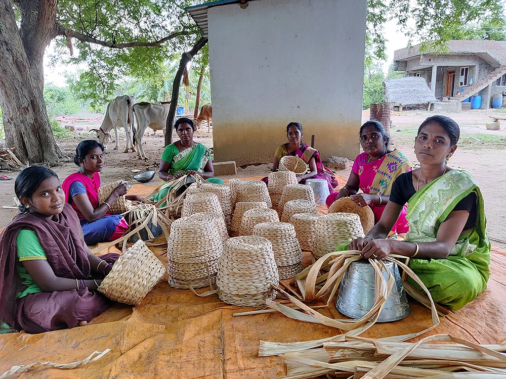 வாழைநார்தான் வாழவைக்குது! - அசத்தும் சுய உதவிக்குழுப் பெண்கள்