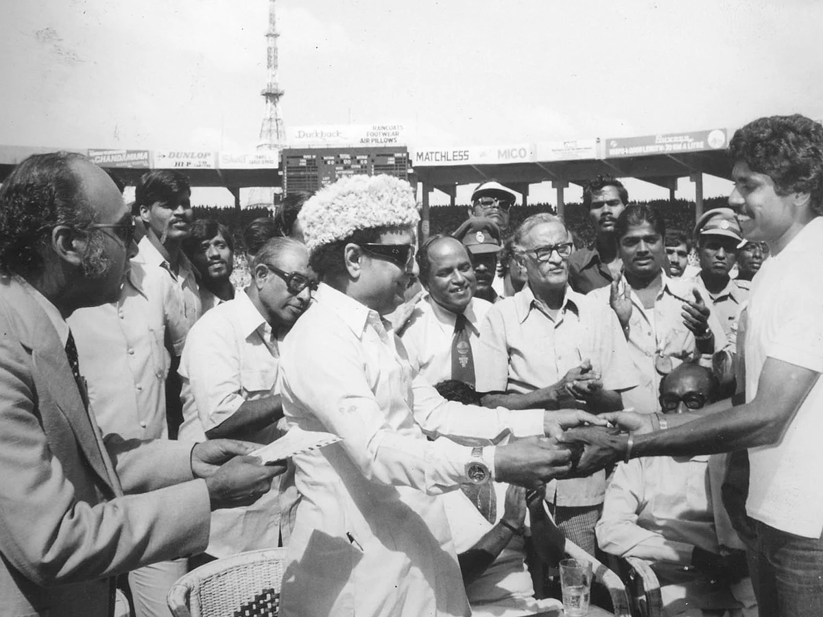 ''எம்ஜிஆர்-க்குக் குத்துச்சண்டை, கராத்தேனா அவ்ளோ பிடிக்கும்!'' நினைவு பகிரும் டாக்டர்