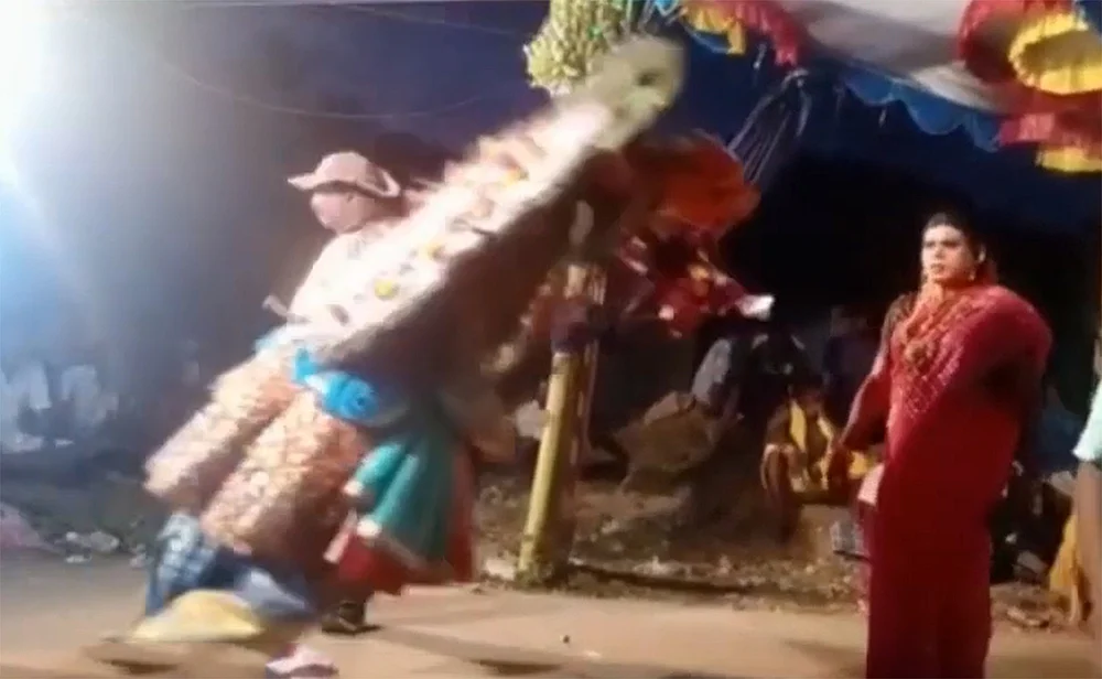 “காளியுன்னை நம்பி களத்துக்கு நானும் வர்றேன்...”