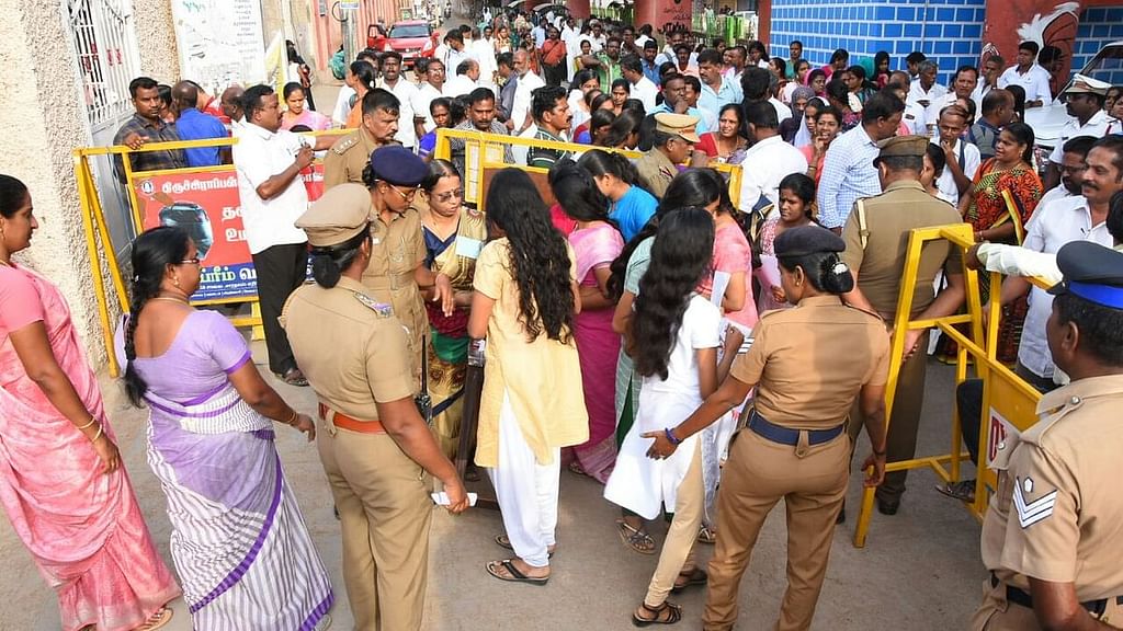 நீட் தேர்வில் ஆடைக் கட்டுப்பாடு
