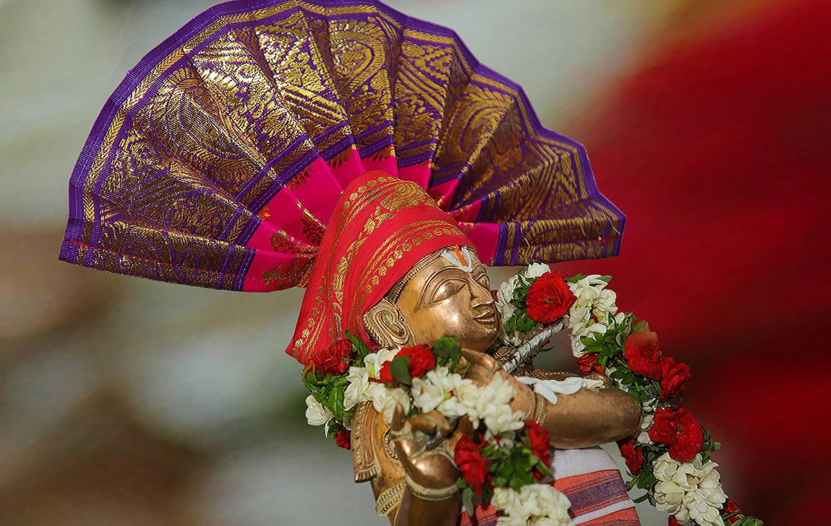குழலூதும் கோபாலன்