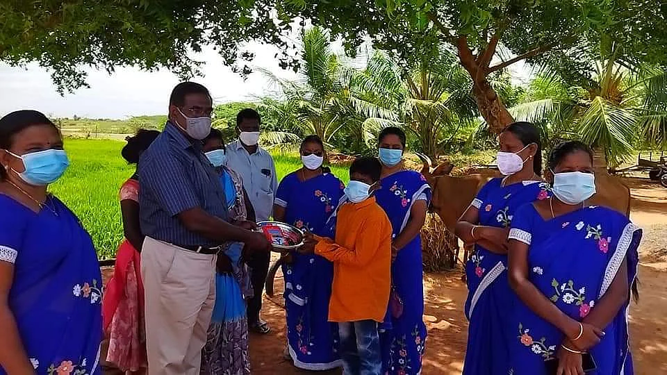 அசத்தும் அரசுப் பள்ளி ஆசிரியர்கள்