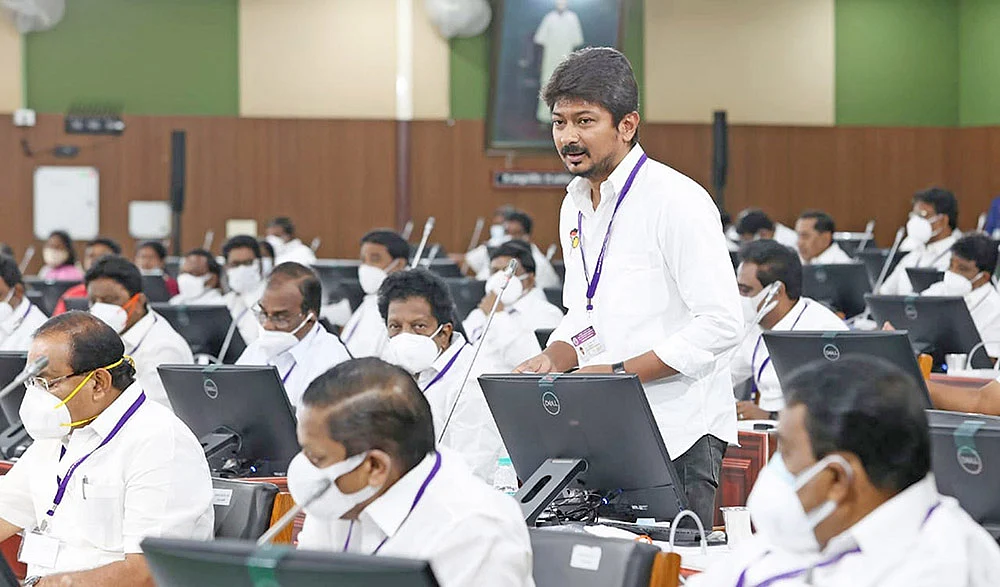 மிஸ்டர் கழுகு: புகழ் மாலை! - உதயநிதிக்கு மட்டும் விதிவிலக்கா?