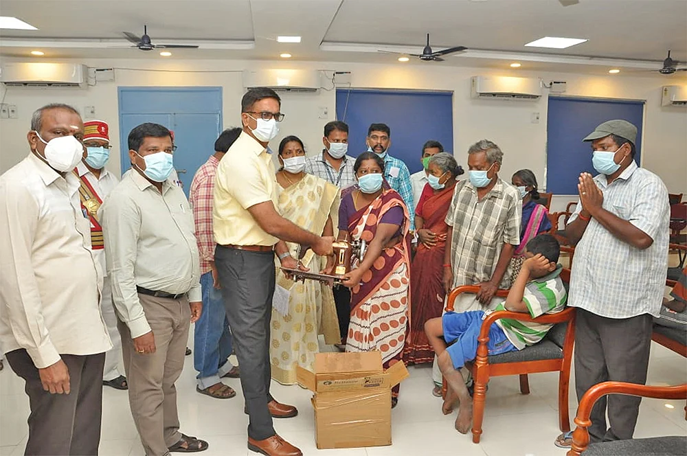 எங்க வாழ்க்கை ஒரே நாளில் மாறிடுச்சு! - களமிறங்கிய ஜூ.வி... உடனடியாக உதவிக்கரம் நீட்டிய அரசு!