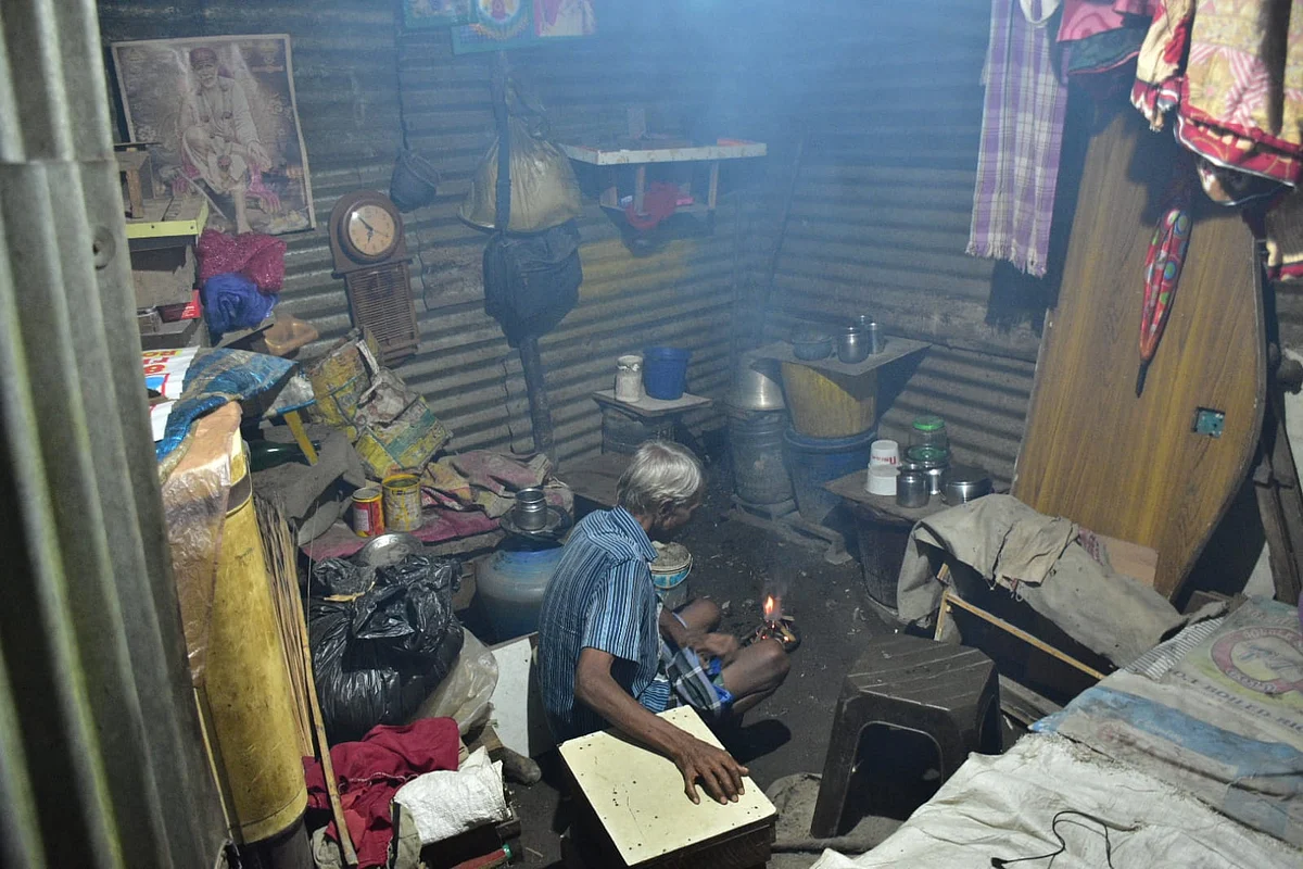 தகரக் கொட்டைகையில் வாழும் மக்கள்