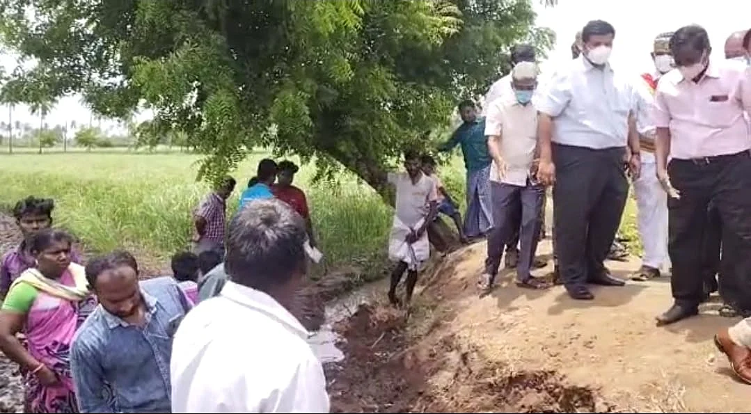 பேச்சுவார்த்தை நடத்திய ஆட்சியர்