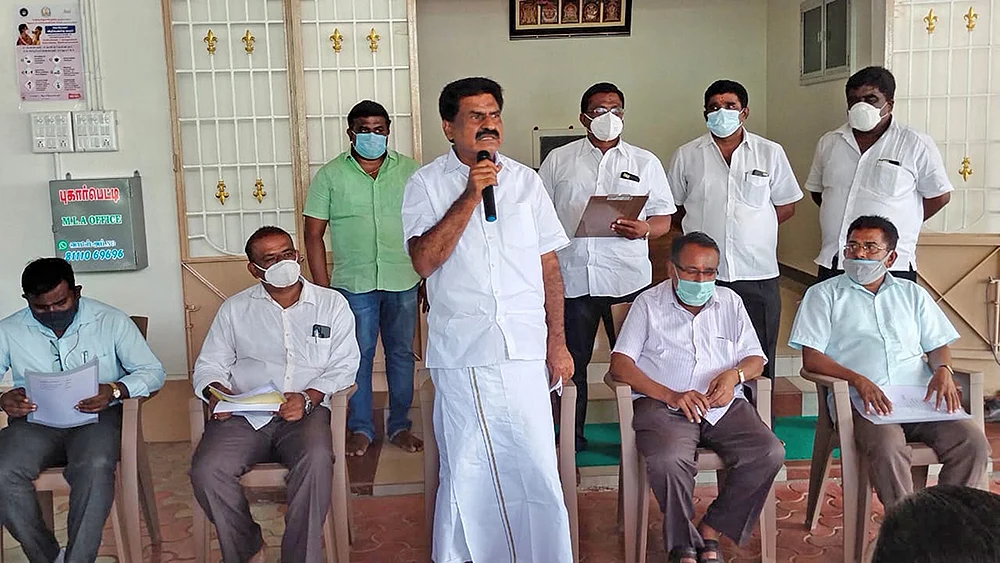 மிஸ்டர் கழுகு: மூன்று முன்னாள் மாண்புமிகுக்களுக்குக் குறி!