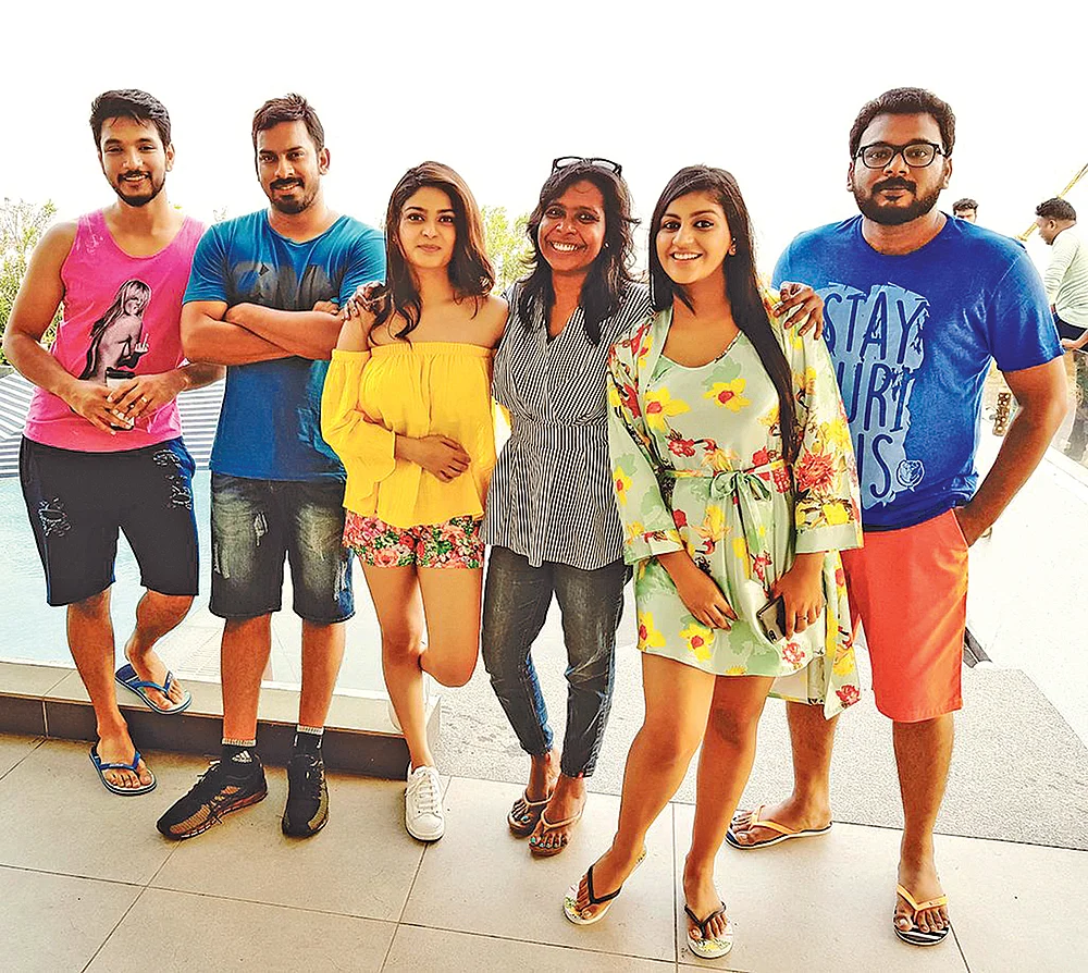 நெருக்கமான காட்சிகள்... நெருடலான சூழல்...